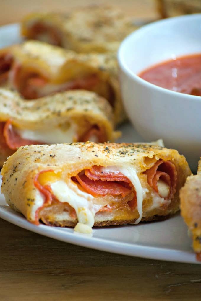 Pepperoni Bread {365 Days of Baking} - 19+ of the BEST Summer Potluck Recipes Roundup