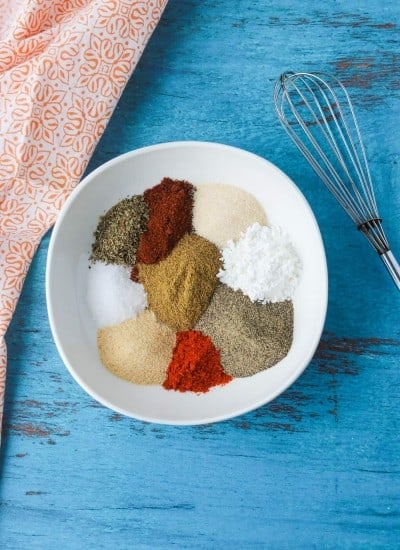 A combination of spices for taco seasoning.