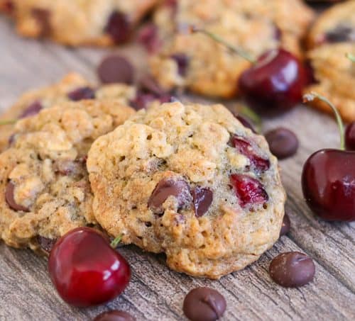 https://www.365daysofbakingandmore.com/wp-content/uploads/2014/07/Dark-Chocolate-Cherry-Oatmeal-Cookies-FEATURE-500x453.jpg