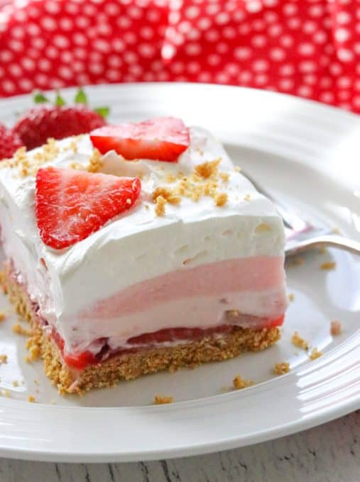 NO BAKE Strawberry Cheesecake Dream Bars | 365 Days of Baking