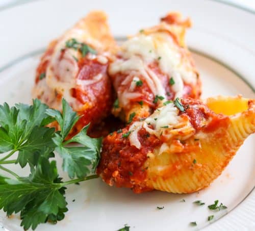 https://www.365daysofbakingandmore.com/wp-content/uploads/2016/06/Pepperoni-Pizza-Stuffed-Shells-FEATURE-1-500x453.jpg