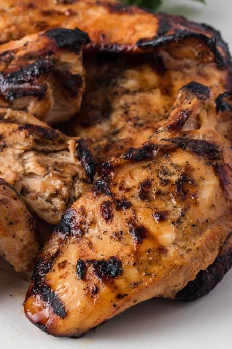 Grilled chicken that has been marinated in an easy sauce.