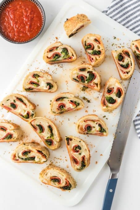 Slices of stuffed bread with spinach, pepperoni and cheese.