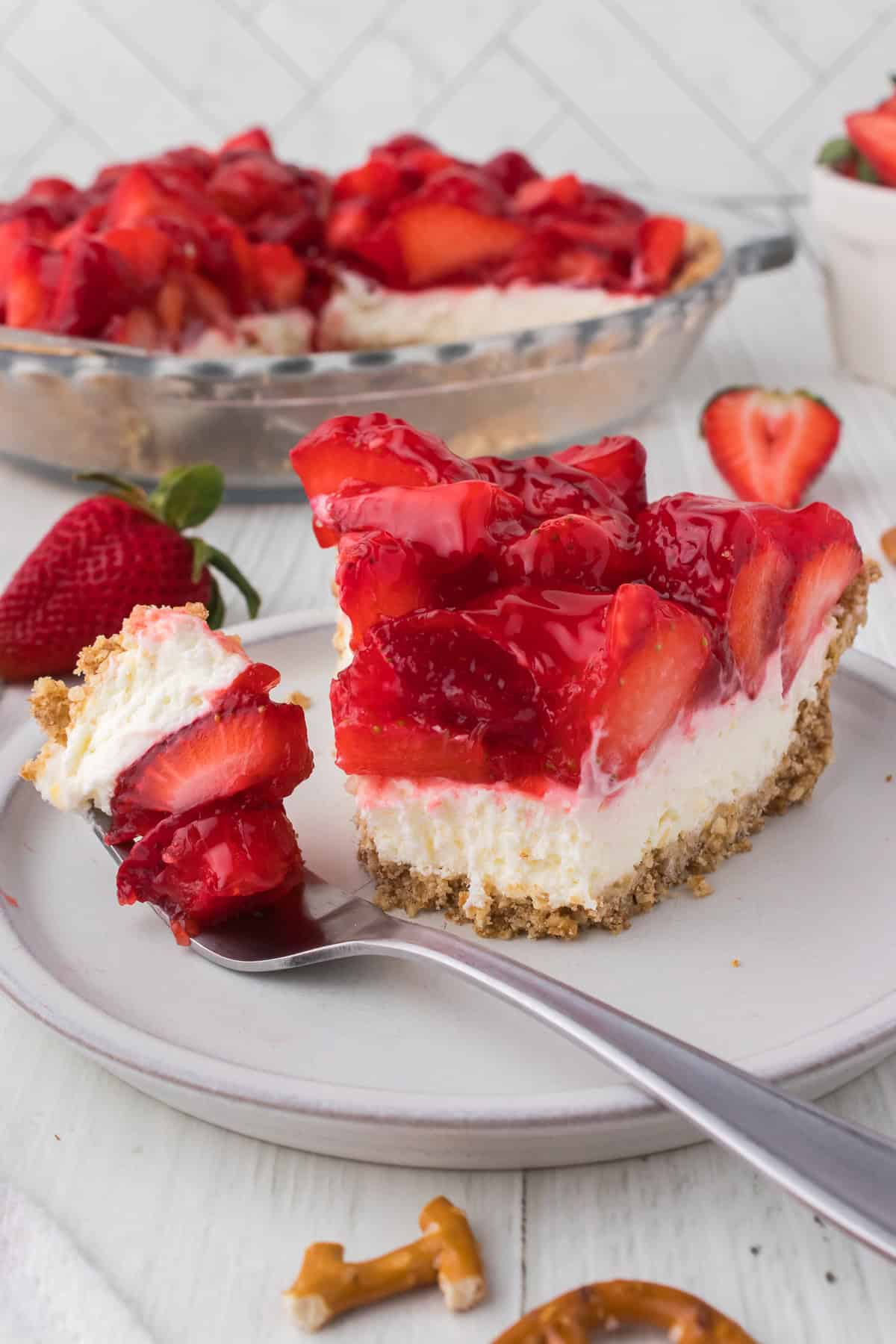 🍓 Strawberry Pretzel Pie 🍓: The Ultimate Crowd-Pleasing Dessert