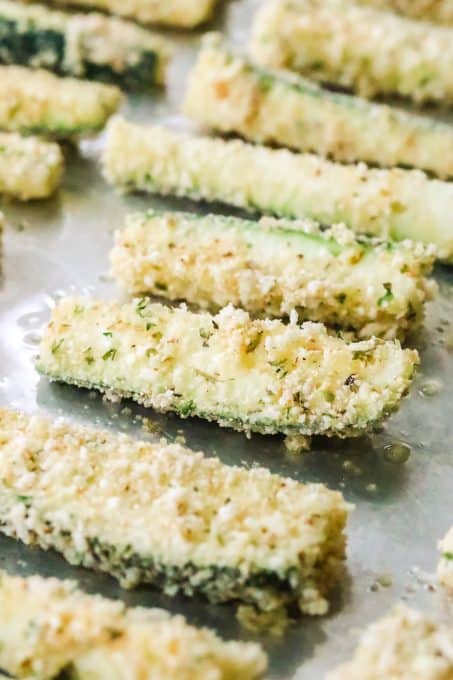 Breaded zucchini ready for the oven.