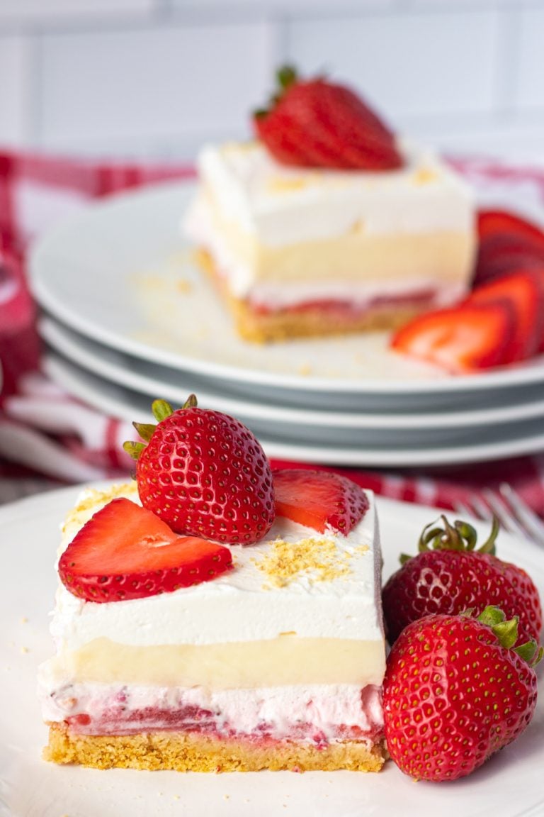 NO BAKE Strawberry Cheesecake Dream Bars | 365 Days of Baking