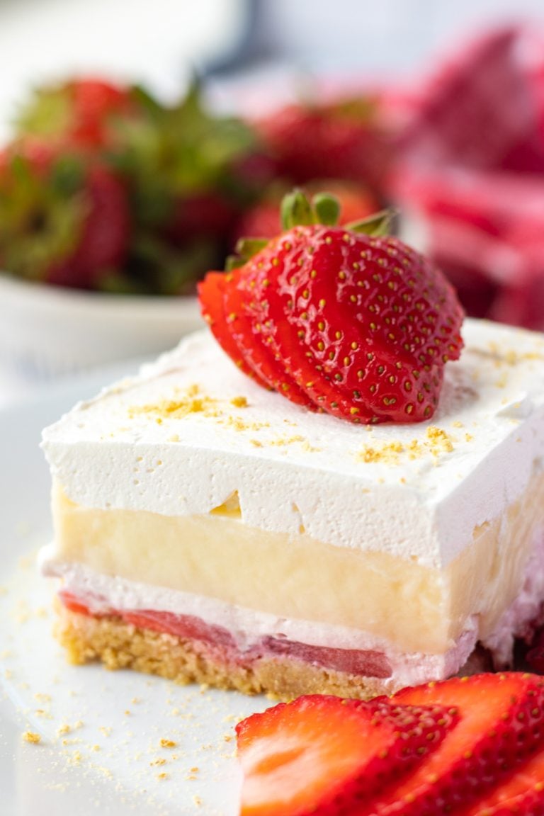 NO BAKE Strawberry Cheesecake Dream Bars | 365 Days of Baking