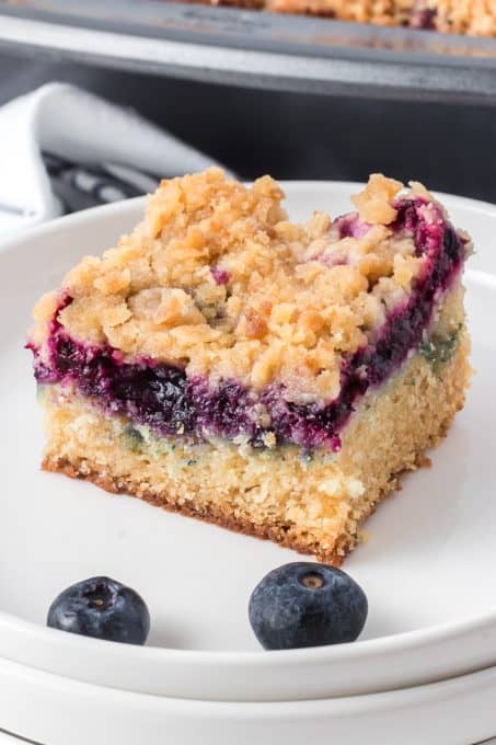 An easy blueberry cake with crumb topping.