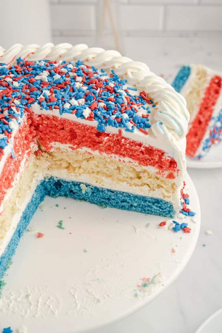 Patriotic Layer Cake: American Flag Cake 