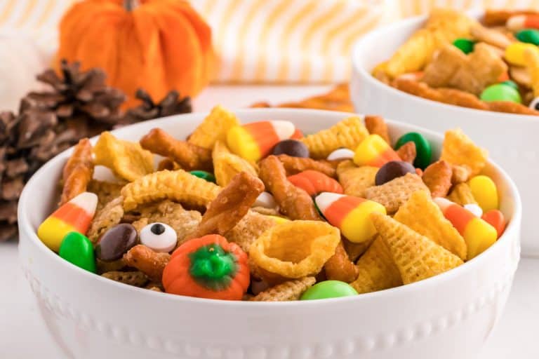 Easy Halloween Snack Mix {Chex Mix Recipe} | 365 Days of Baking