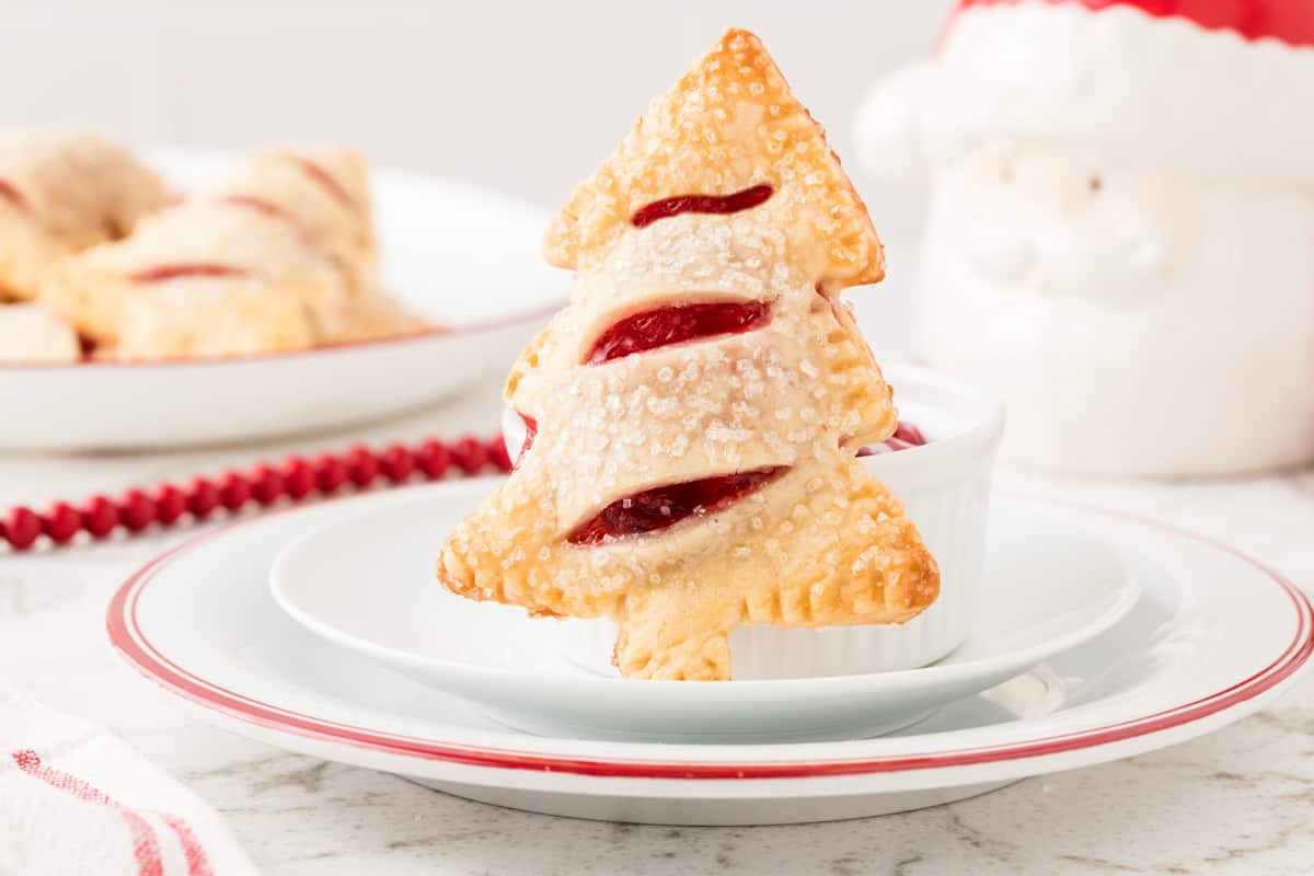 https://www.365daysofbakingandmore.com/wp-content/uploads/2022/11/Christmas-Cherry-Hand-Pies-FEATURE.jpg