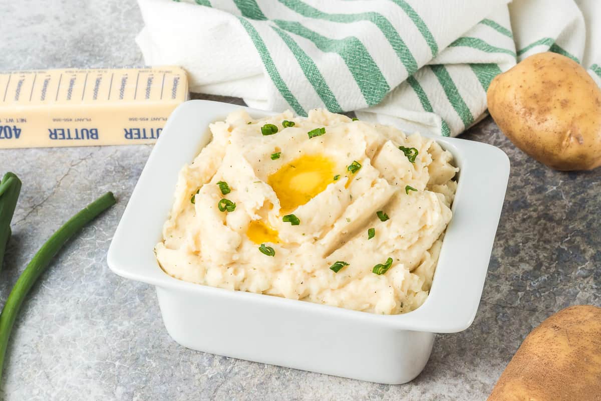 https://www.365daysofbakingandmore.com/wp-content/uploads/2023/02/Ranch-Mashed-Potatoes-1.jpg