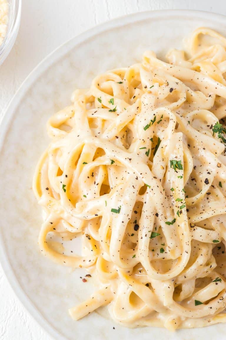 Homemade Garlic Fettuccine Alfredo | 365 Days of Baking