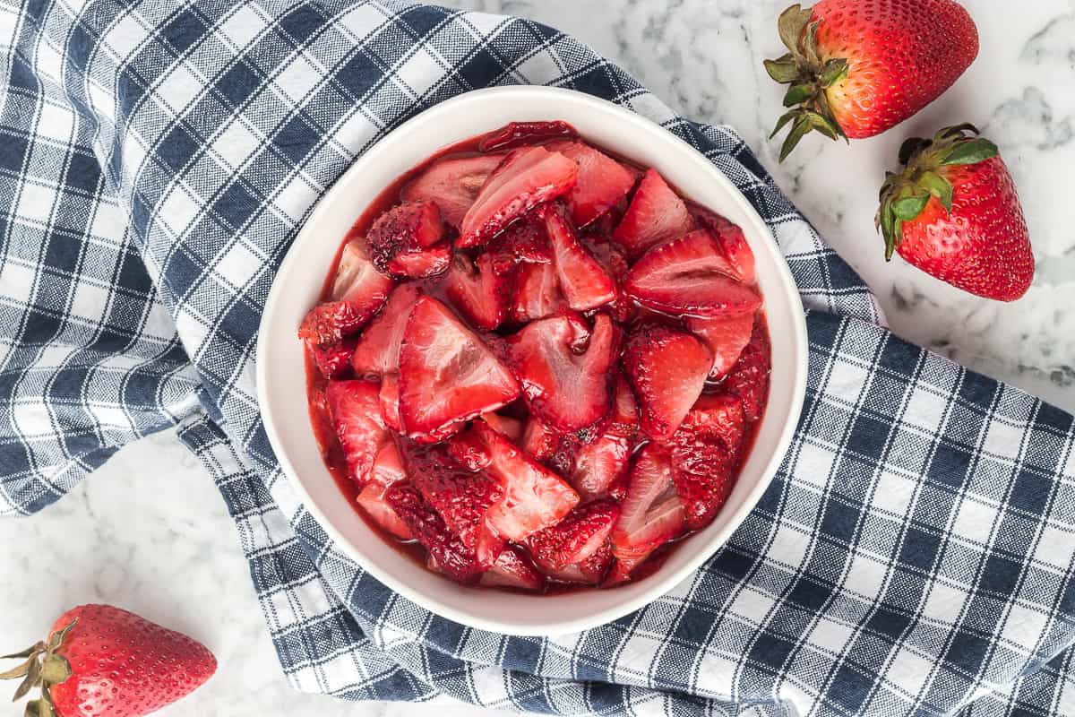 https://www.365daysofbakingandmore.com/wp-content/uploads/2023/06/Roasted-Strawberries-1.jpg