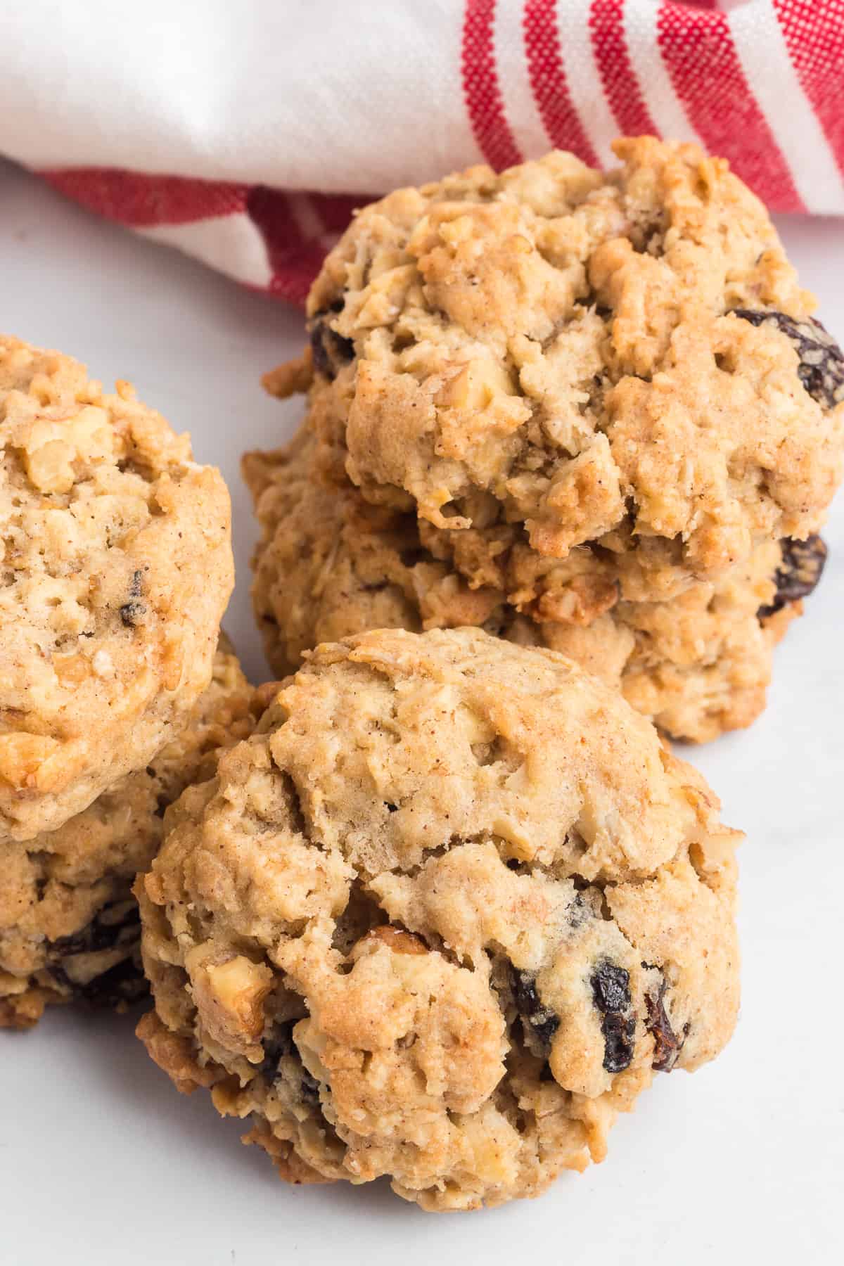 https://www.365daysofbakingandmore.com/wp-content/uploads/2023/11/Nanas-Oatmeal-Cookies-12.jpg