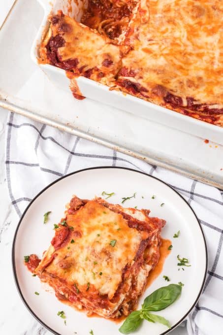 A meat sauce lasagna with a cottage cheese filling.