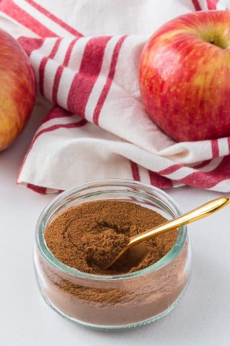 Spice mix for recipes with apple.