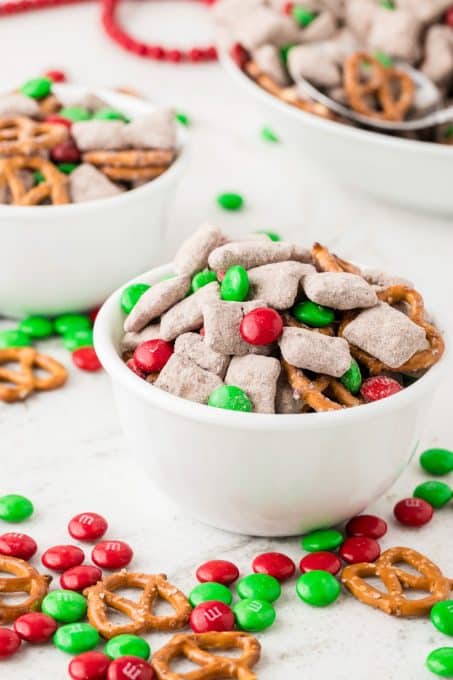 A bowl of holiday Muddy Buddies.